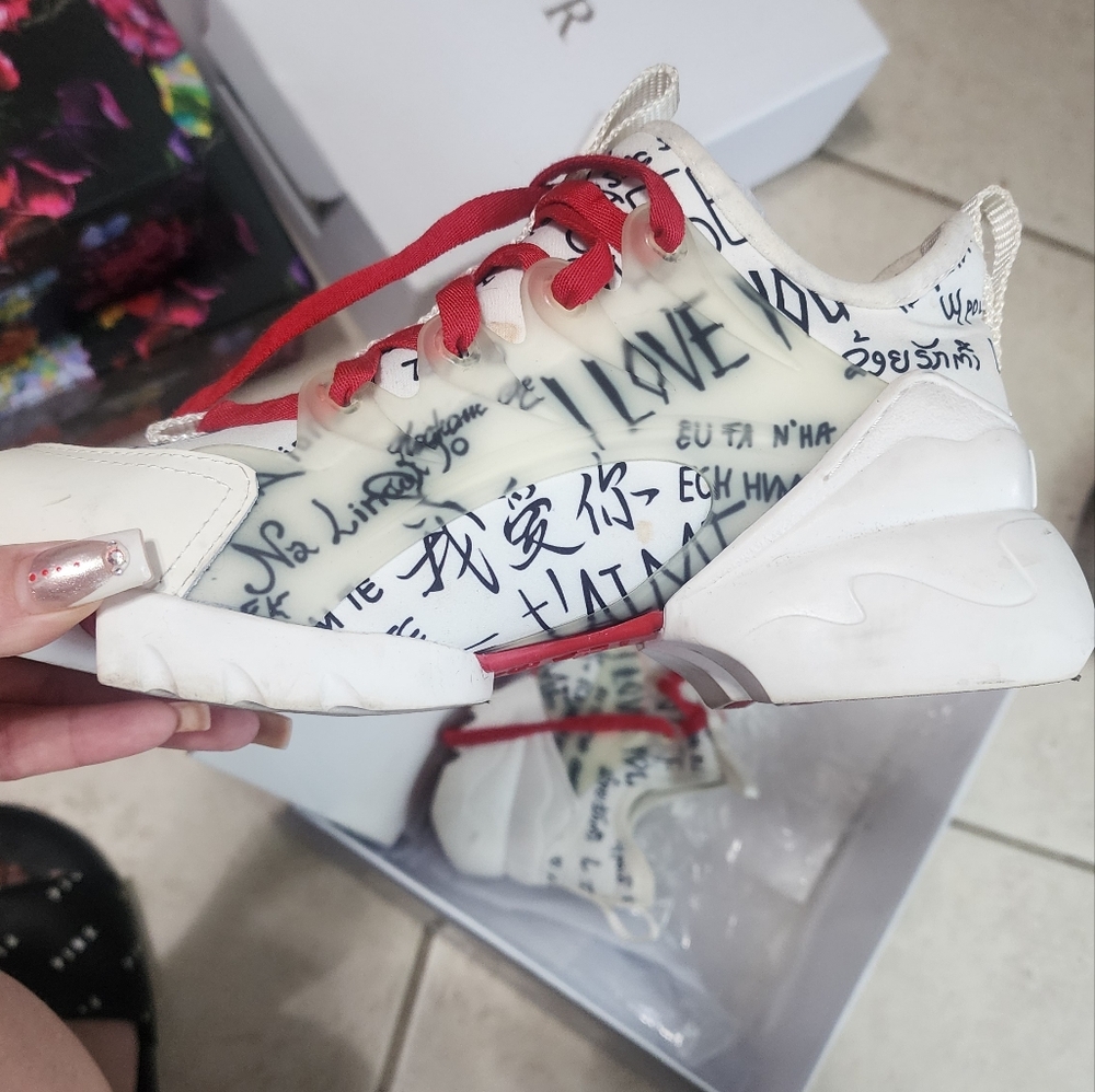 Fashionable sneakers